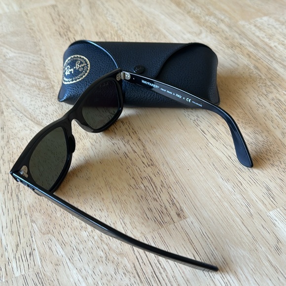 Ray-Ban Wayfarer Sunglasse - Picture 3 of 3